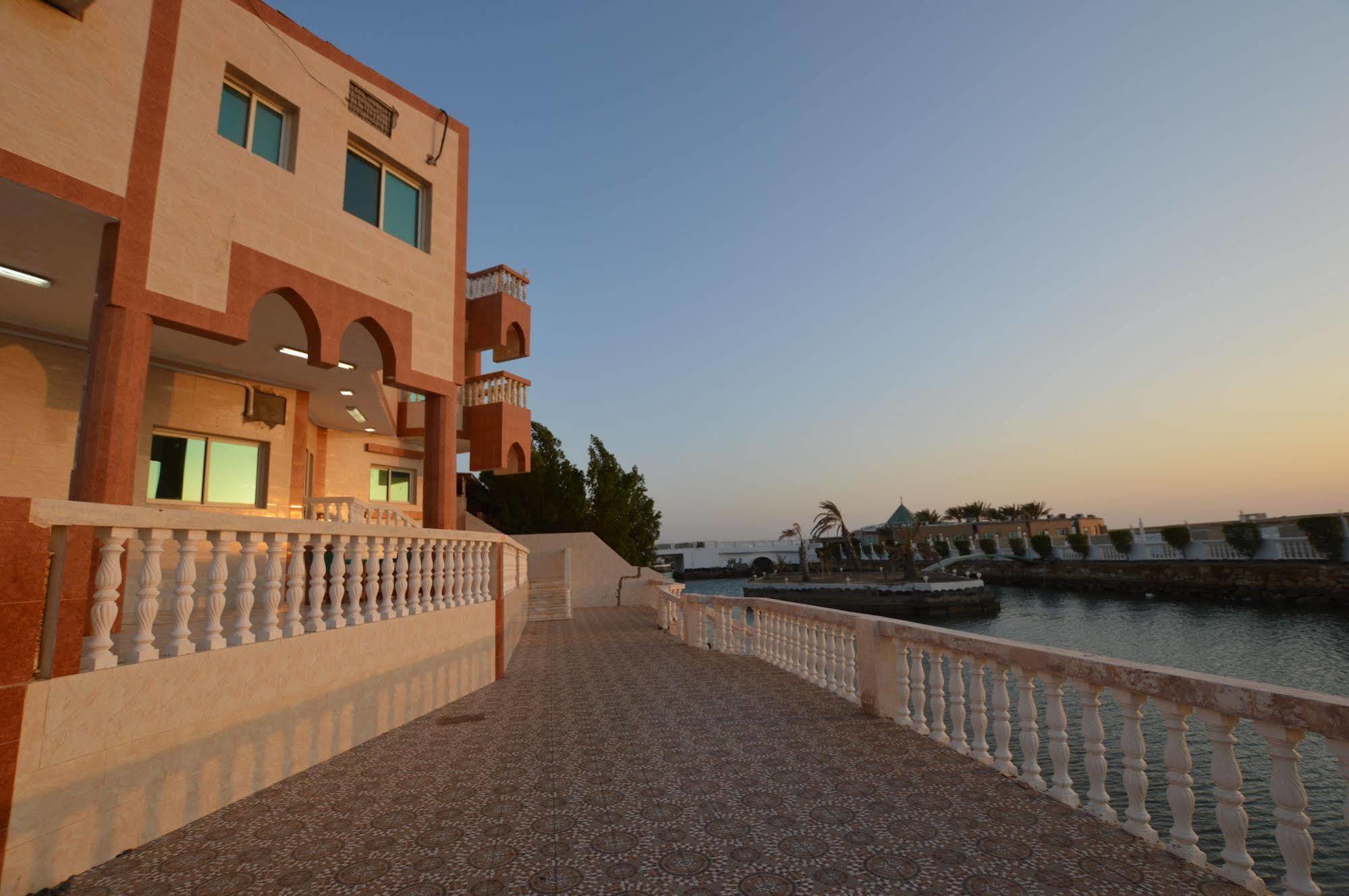 Al Ahmadi Plaza Resort Янбу Екстер'єр фото